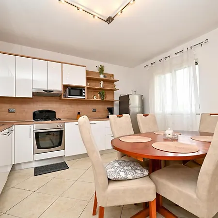 Nikola Apartman *