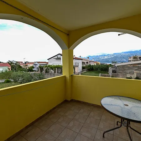 Nikola Apartman